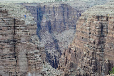 Διέσχισε το Grand Canyon σε τεντωμένο σχοινί χωρίς ασφάλεια! - Φωτογραφία 3