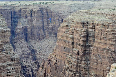 Διέσχισε το Grand Canyon σε τεντωμένο σχοινί χωρίς ασφάλεια! - Φωτογραφία 4