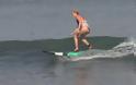 VIDEO: Διαγωνισμός surfing πάνω σε… ψηλοτάκουνα!