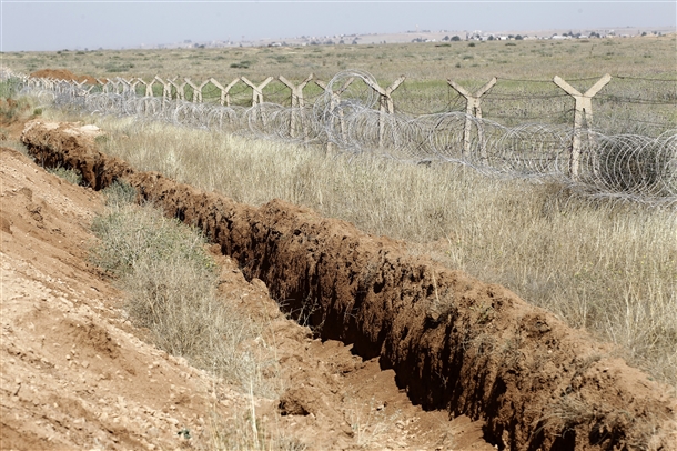 Αυτή είναι η τουρκική τάφρος στα σύνορα με τη Συρία - Φωτογραφίες - Φωτογραφία 2