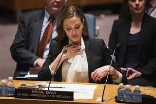 Το ντεμπούτο της Αντζελίνα στον ΟΗΕ - Σταματήστε τους βιασμούς - Φωτογραφία 1