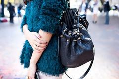 Bucket Bags: Οι τσάντες- πουγκιά κάνουν δυναμικό comeback!