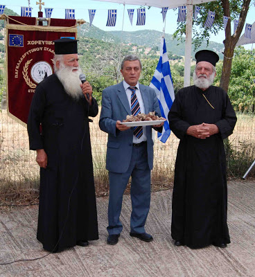 Συνεχίζουν το ταξίδι τους στην παράδοση τα χορευτικά του Παγκαλαβρυτινού - Φωτογραφία 3