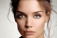 Αγνώριστη η Katie Holmes ένα χρόνο μετά το χωρισμό της από τον Tom Cruise
