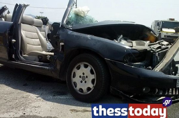 Άγιο είχε! Βγήκε ζωντανή από αυτό το αυτοκίνητο που συγκρούστηκε με λεωφορείο στη Θεσσαλονίκη! - Φωτογραφία 2
