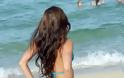 Η Anais Zanotti με μπλέ μπικίνι στην παραλία του Miami - Φωτογραφία 6