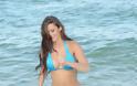 Η Anais Zanotti με μπλέ μπικίνι στην παραλία του Miami - Φωτογραφία 7
