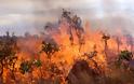 Συναγερμός από φωτιά σε χωριό του Αποκόρωνα στα Χανιά