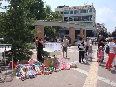 Έστησαν κάλπες στην Ξάνθη για το “άνοιγμα των Κυριακών” - Φωτογραφία 2