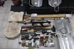 24χρονος με όπλα, αρχαία και ναρκωτικά στα χέρια των αστυνομικών