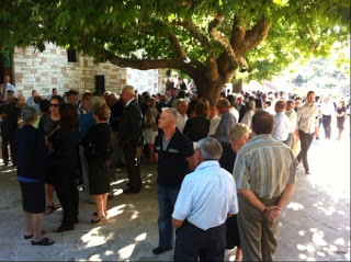 Πάτρα: Θλίψη στην κηδεία του Xρήστου Λιακόπουλου - Δείτε φωτο - Φωτογραφία 1