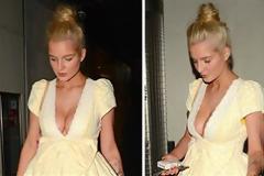 Με χαρακιές στο στήθος η Helen Flanagan