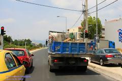 Να πως συμβαίνουν τα μυστηριώδη τροχαία! Έτσι μεταφέρουν το κατώτερο προσωπικό οι εργολάβοι!