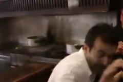 Yπαξιωματικός του Ναυτικού και μέλος της Χρυσής Αυγής είναι ο ακροδεξιός τον οποίο έσωσαν οι μετανάστες στο Mοναστηράκι