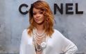 Χωρίς σουτιέν σε επίδειξη μόδας η Rihanna - Φωτογραφία 2