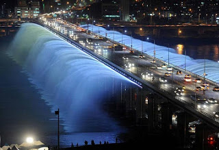 Θεαματική γέφυρα-συντριβάνι στη Νότια Κορέα! - Φωτογραφία 1
