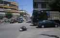 Τροχαίο ατύχημα στον κόμβο «Ελευθερίας» στα Τρίκαλα με τραυματισμό οδηγού μοτοσικλέτας