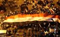Kόλαση η Αίγυπτος: Τανκς, κομάντος και στρατιώτες περικυκλώνουν τους οπαδούς του Μόρσι - Φωτογραφία 1