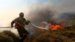 Μεταμεσονύκτια πυρκαγιά στο Λαράνι - Φωτογραφία 1