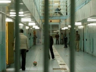 Φθιώτιδα: Κατάπιε ξυραφάκια κρατούμενος στις φυλακές Δομοκού - Φωτογραφία 1