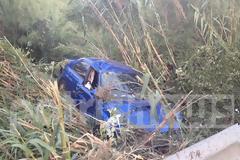 Hλεία: Δυο ΙΧ έπεσαν σε χαντάκι τεσσάρων μέτρων!