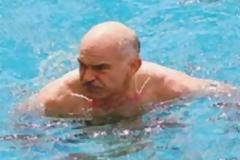 Από νωρίς ξεκίνησε τα μπάνια στη Σέριφο ο Γιώργος Παπανδρέου [εικόνες]