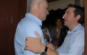 Κιμούλης: «Δεν φωτογραφίζομαι με πολιτικούς» είπε αγκαλιάζοντας μόνο τον Tσίπρα
