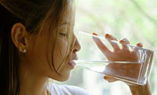 Αδυνάτισμα: Πιες 2 ποτήρια νερό πριν από το φαγητό! - Φωτογραφία 1