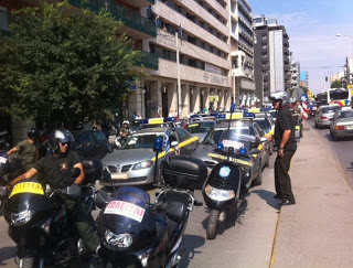 TΩΡΑ: Μηχανοκίνητη πορεία πραγματοποιούν δημοτικοί αστυνομικοί στο κέντρο της Θεσσαλονίκης (VIDEO) - Φωτογραφία 1