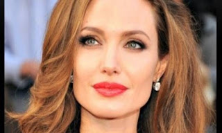 Δείτε το ντεκολτέ της Angelina Jolie μετά τη διπλή μαστεκτομή! - Φωτογραφία 1