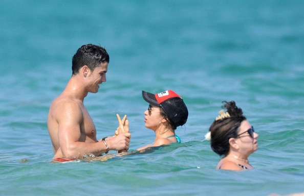 Στην Κρήτη για διακοπές ο Κριστιάνο Ρονάλντο και η Ιρίνα Σάικ - Φωτογραφία 5