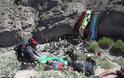 ΣΟΚ! 16 νεκροί από πτώση λεωφορείου σε γκρεμό 200 μέτρων στο Περού