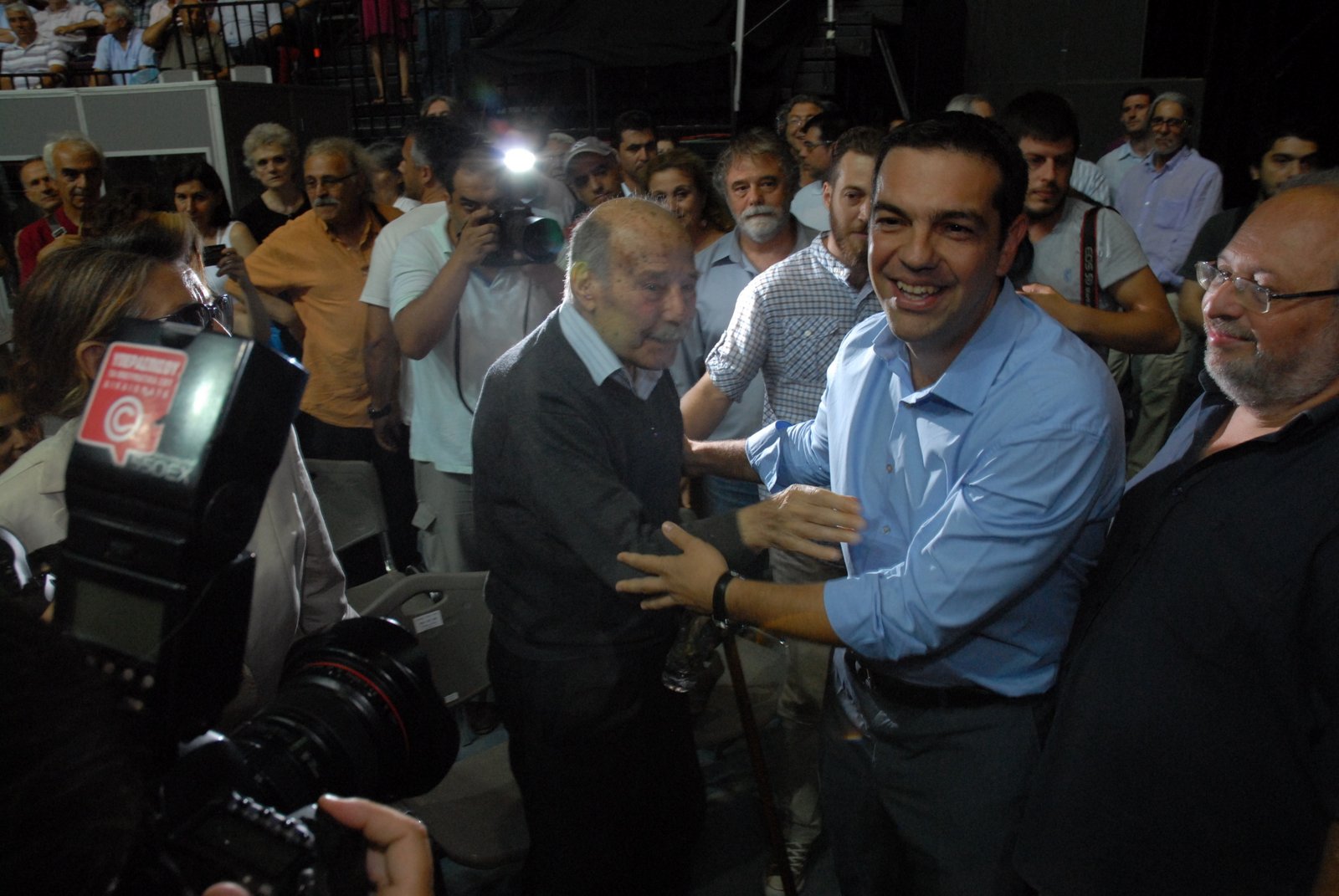 Ολόκληρη η εισηγητική ομιλία του Αλέξη Τσίπρα στο συνέδριο του ΣΥΡΙΖΑ και ΦΩΤΟ...!!! - Φωτογραφία 3