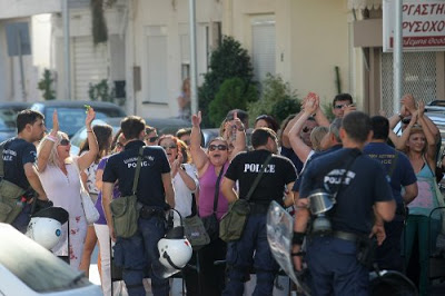 Σε κλοιό διαδηλώσεων η περιοδεία Βενιζέλου στην Κρήτη - Δείτε φωτογραφίες - Φωτογραφία 2