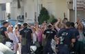 Σε κλοιό διαδηλώσεων η περιοδεία Βενιζέλου στην Κρήτη - Δείτε φωτογραφίες - Φωτογραφία 2