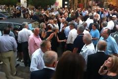 Πάτρα: Πλήθος κόσμoυ για το στερνό αντίο στον Γρηγόρη Σολωμό