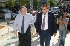 Φυγάδευσαν τον Βενιζέλο στο Hράκλειο λόγω των συγκεντρωμένων εκπαιδευτικών!