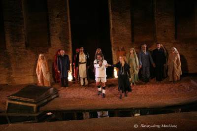 Πάτρα: Δείτε φωτό από την χθεσινή παράσταση της Ελένης με την Πέμυ Ζούνη στο Aρχαίο Ωδείο - Φωτογραφία 8