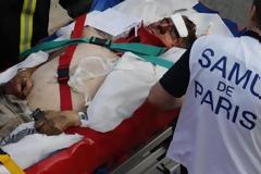 Συγκλονιστικές εικόνες αναμεταδίδουν τα διεθνή μέσα από το τραγικό ατύχημα με τρένο σε προάστιο του Παρισίου