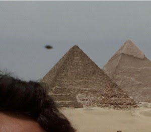 Αίγυπτος: UFO πάνω από τις Πυραμίδες - Φωτογραφία 3