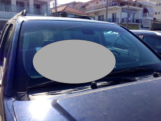 Αναγνώστης από την Πρέβεζα απαθανάτισε ένα μυστήριο μήνυμα σε αυτοκίνητο - Φωτογραφία 1