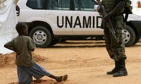 Σουδάν: Φονική ενέδρα κατά μελών της ειρηνευτικής δύναμης του ΟΗΕ - Φωτογραφία 1