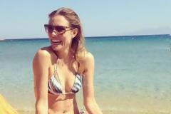 Βίκυ Καγιά: Oι σόλο διακοπές της στη Μύκονο συνεχίζονται - Δείτε την πιο σέξι από ποτέ!