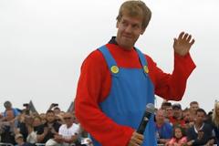 ΝΤΥΘΗΚΕ... Super Mario Ο ΦΕΤΕΛ! (ΒΙΝΤΕΟ & PHOTOS)
