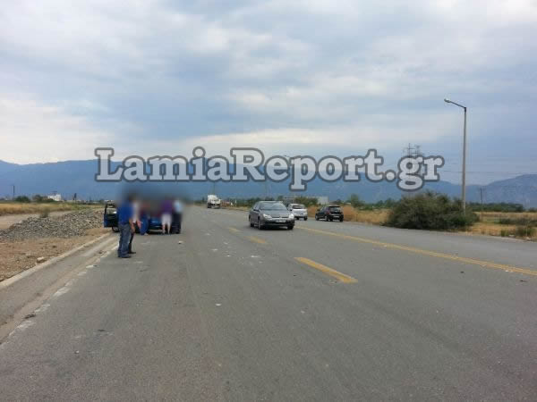 ΛΑΜΙΑ ΠΡΙΝ ΛΙΓΟ: Σοβαρό τροχαίο στην εθνική έξω από τη Λαμία - Φωτογραφία 4