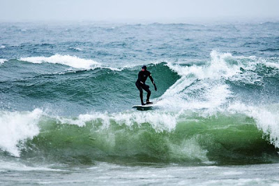Surfing στα τεράστια κύματα μιας… λίμνης! - Φωτογραφία 4