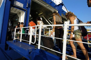 Kαταργούνται οι δωρεάν μετακινήσεις με πλοία για βουλευτές, Μητροπολίτες και κρατικούς υπαλλήλους - Φωτογραφία 1