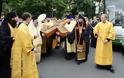 Στη Μόσχα ο Σταυρός του Aγίου Ανδρέα - Χιλιάδες πιστοί συρρέουν να τον προσκυνήσουν