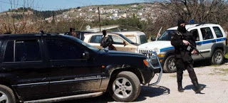 Aλβανοί με κλεμμένο αυτοκίνητο έπεσαν στα μπλόκα για τους δραπέτες των Τρικάλων! - Φωτογραφία 1