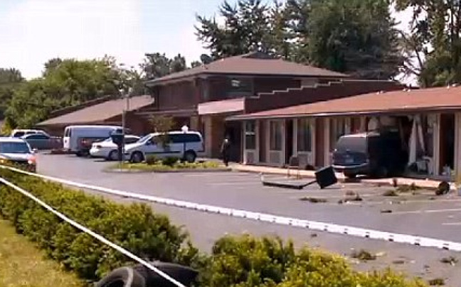 VIDEO: Αυτοκίνητο καρφώθηκε σε δωμάτιο ξενοδοχείου - Φωτογραφία 5